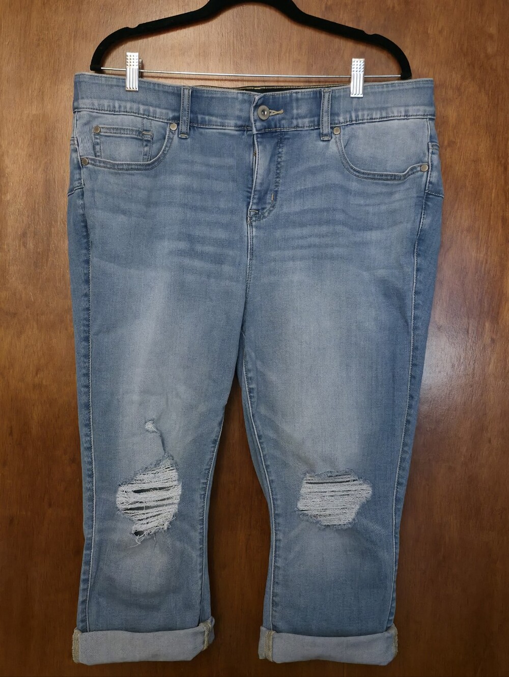 Torrid Crop Bombshell Skinny Super Soft High-Rise Jean Size 18 Distressed